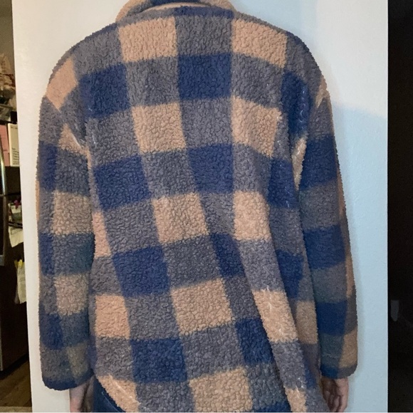 Koolaburra by Ugg Blue and Tan Oversized Teddy Shacket Size Medium - Picture 2 of 8